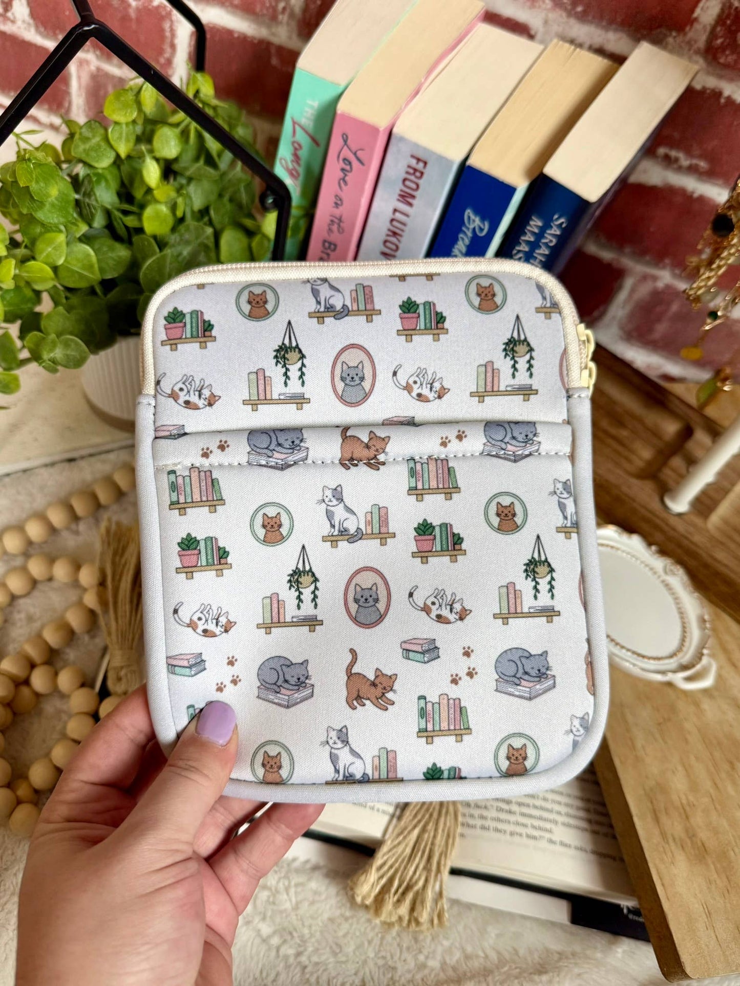 Reading Cat Kindle Sleeve